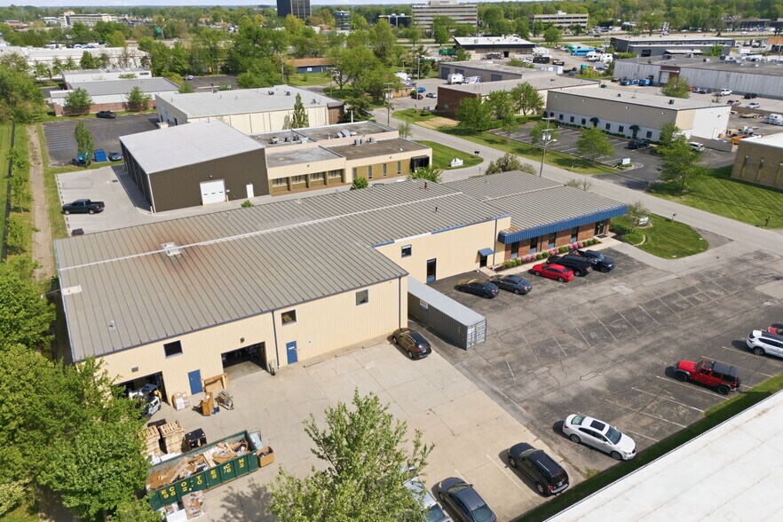 1812 Cargo Ct, Louisville, KY à louer - Photo du bâtiment - Image 2 de 33