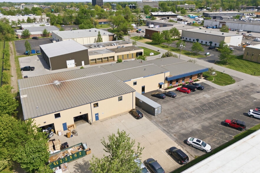 1812 Cargo Ct, Louisville, KY à louer - Photo du bâtiment - Image 2 de 33