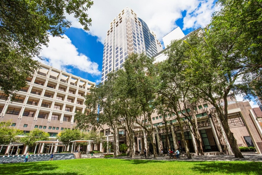 200 S Orange Ave, Orlando, FL for lease - Building Photo - Image 2 of 9