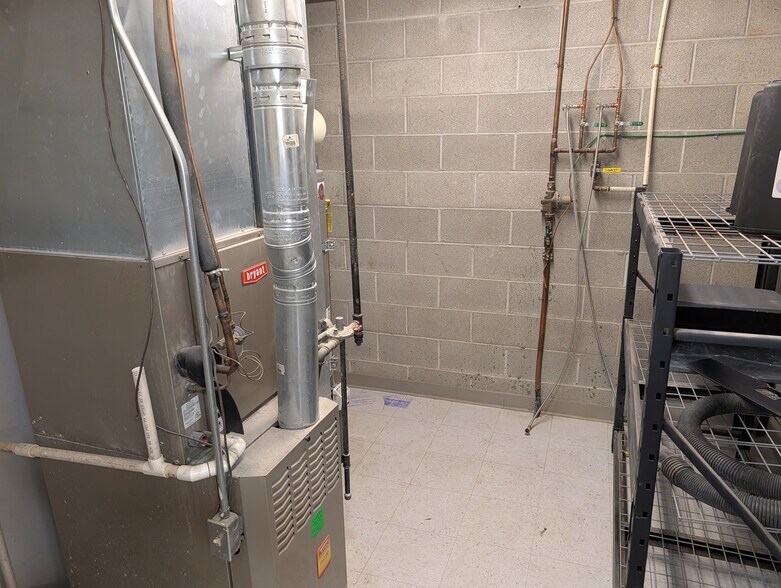 4694-4696 S 200 W, Salt Lake City, UT à louer - Photo du bâtiment - Image 3 de 29