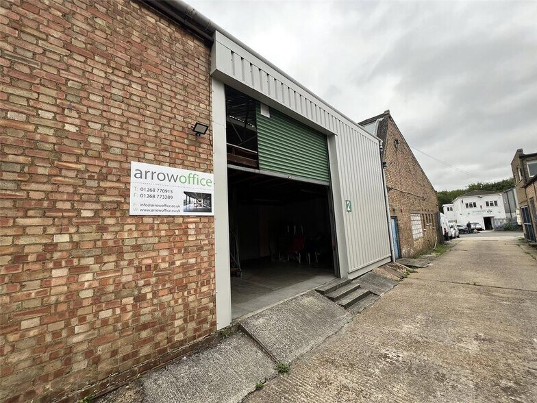 45 Brook Rd, Rayleigh à louer - Photo principale - Image 1 de 11
