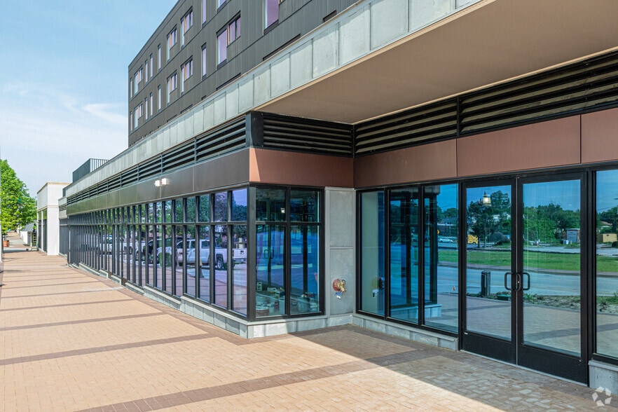 202 E Emma Ave, Springdale, AR à louer - Photo du bâtiment - Image 3 de 46