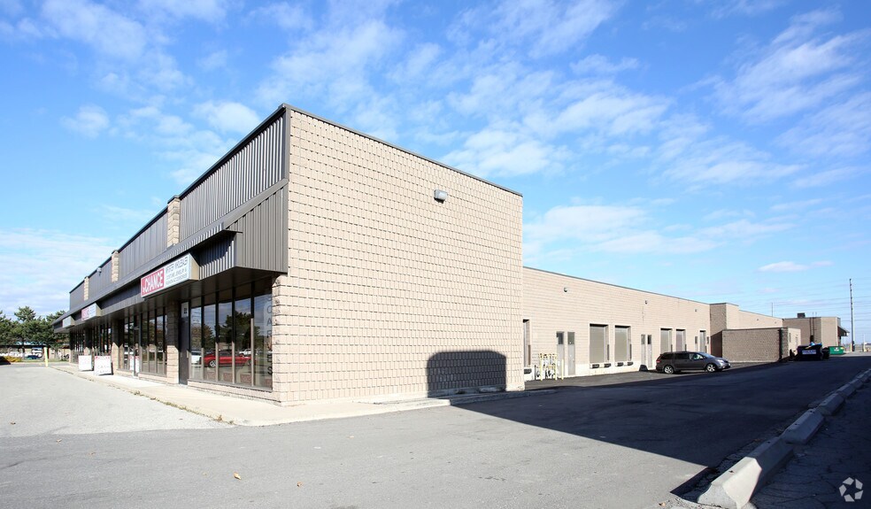 980 Pacific Gate, Mississauga, ON à louer - Photo du bâtiment - Image 2 de 2