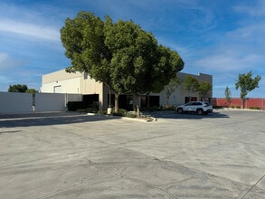 3555 Landco Dr, Bakersfield, CA for lease Building Photo- Image 1 of 3