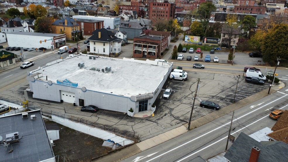 201 E Pittsburgh St, Greensburg, PA à vendre - Photo du bâtiment - Image 2 de 17