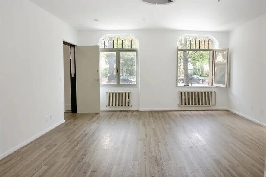 Office in Paris for lease - Interior Photo - Image 3 of 8