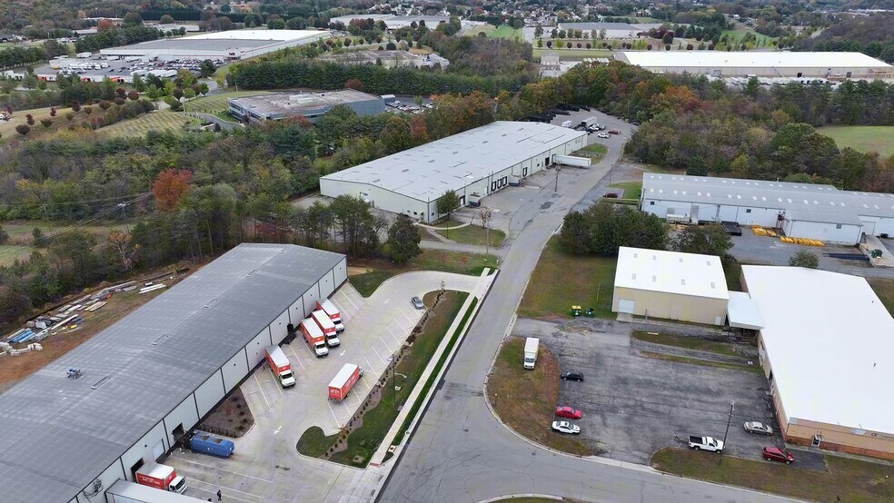 3030 Nicholas Ave, Roanoke, VA for lease - Commercial Listing Video - Image 2 of 24