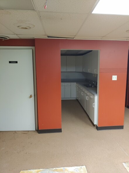 8609 Kingston Pike, Knoxville, TN for lease - Building Photo - Image 3 of 14