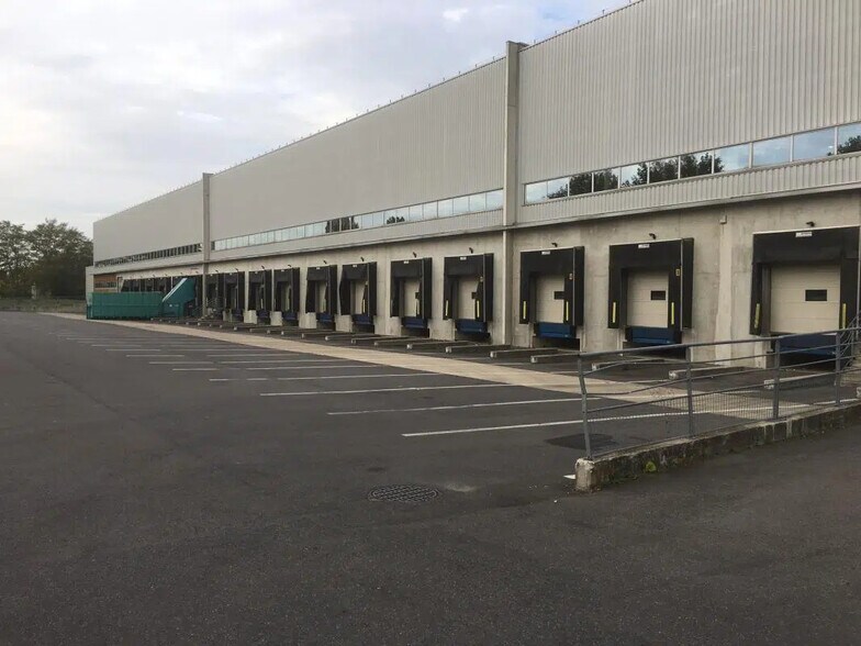 Industrial in Herblay-sur-Seine for lease - Building Photo - Image 1 of 10