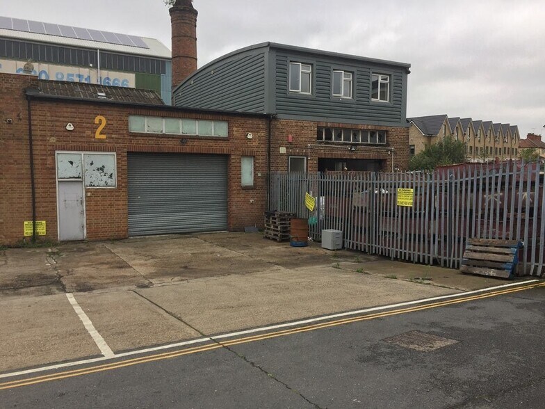 Trumpers Way, London for lease - Primary Photo - Image 1 of 5