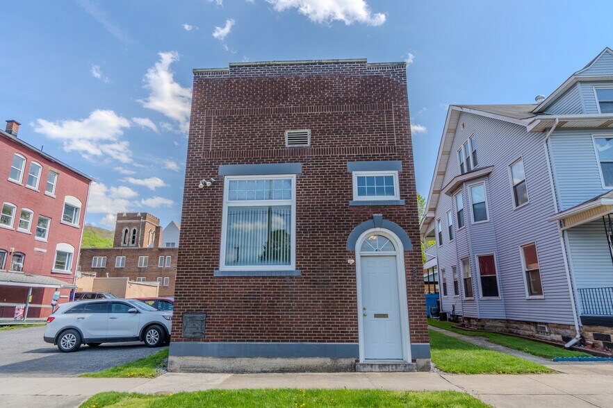 514 Coleman Ave, Johnstown, PA à vendre - Photo du bâtiment - Image 1 de 45