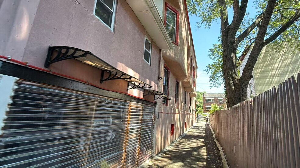 3935 Barnes Ave, Bronx, NY à vendre - Photo du bâtiment - Image 3 de 9