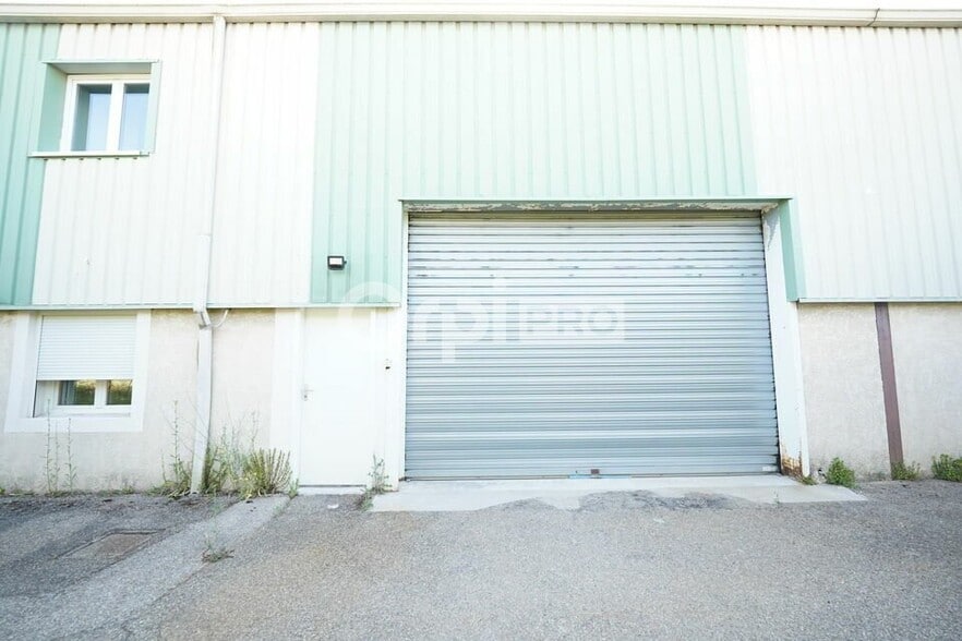 8 Rue D'Italie, Mions for lease - Building Photo - Image 3 of 12