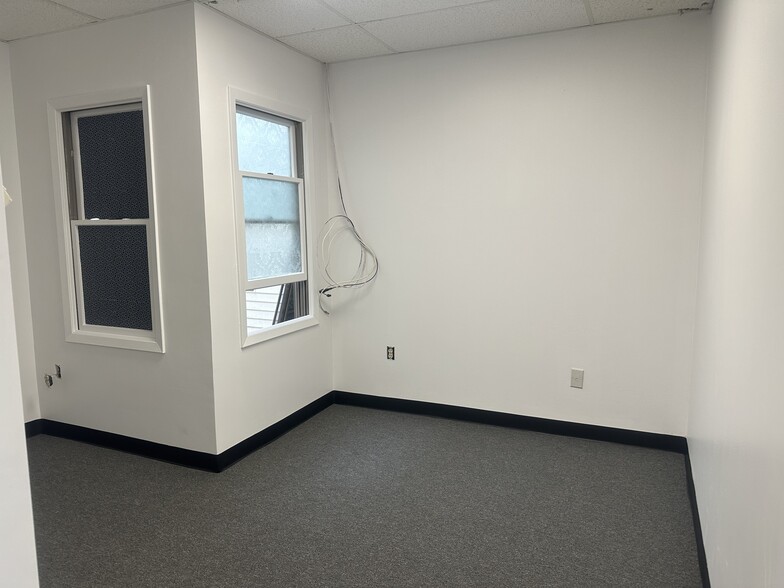 7 Northern Blvd, Great Neck, NY for lease - Interior Photo - Image 3 of 5