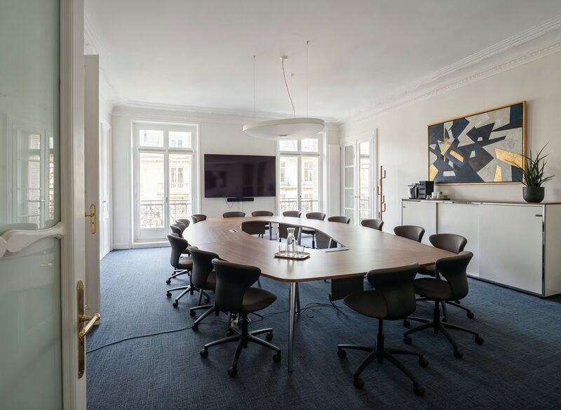 2 Avenue Hoche, Paris for lease - Interior Photo - Image 2 of 18