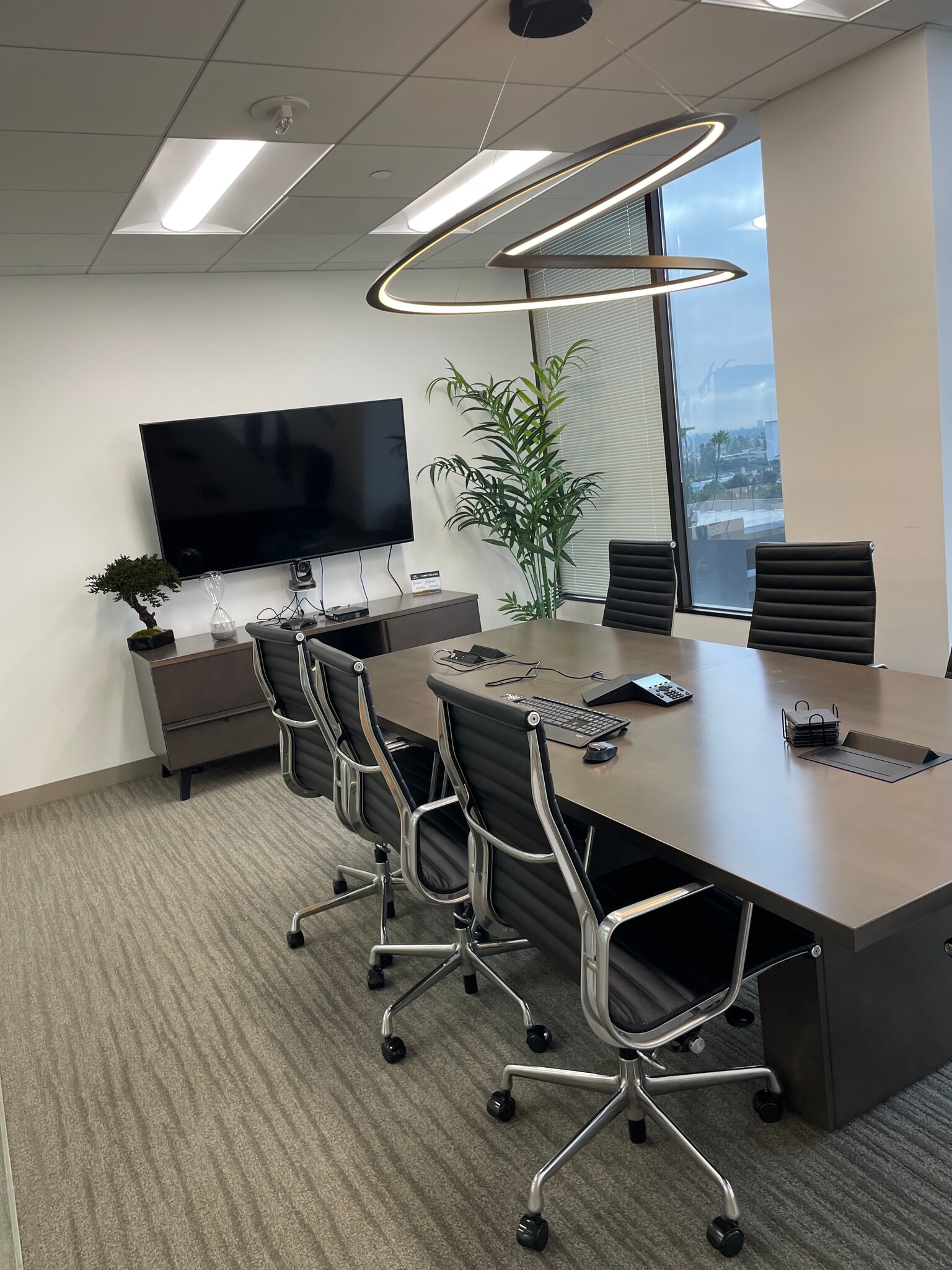 10880 Wilshire Blvd, Los Angeles, CA for lease Interior Photo- Image 1 of 5