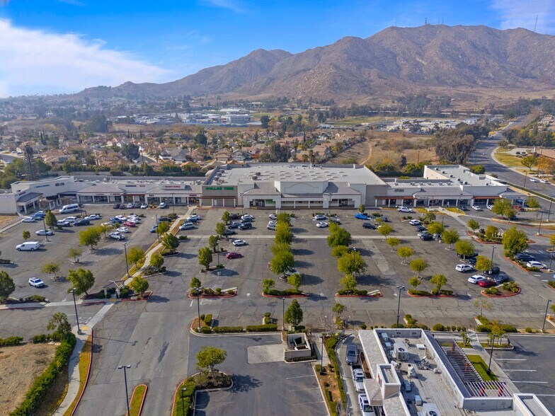 23575 Sunnymead Ranch Pky, Moreno Valley, CA for lease - Building Photo - Image 3 of 7