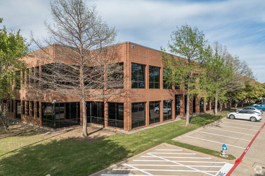 1820 Preston Park Blvd, Plano, TX à vendre - Photo du bâtiment - Image 2 de 10