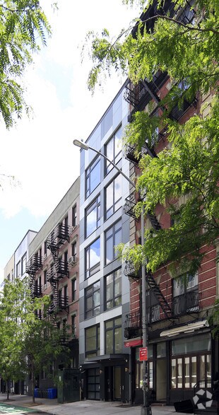 436 E 13th St, New York, NY à vendre - Photo du bâtiment - Image 2 de 7