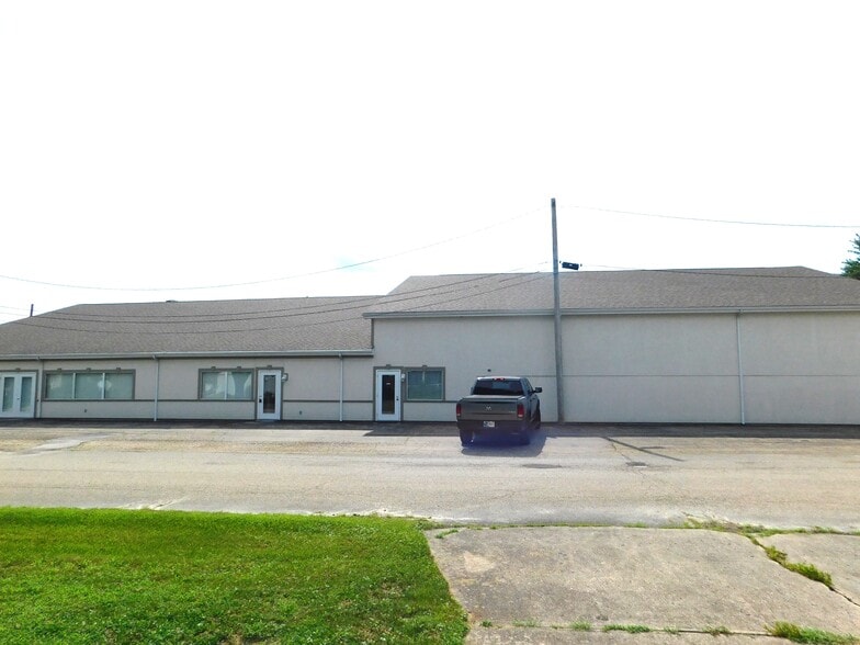 215 Nieman St, Sunman, IN à louer - Photo du bâtiment - Image 3 de 35