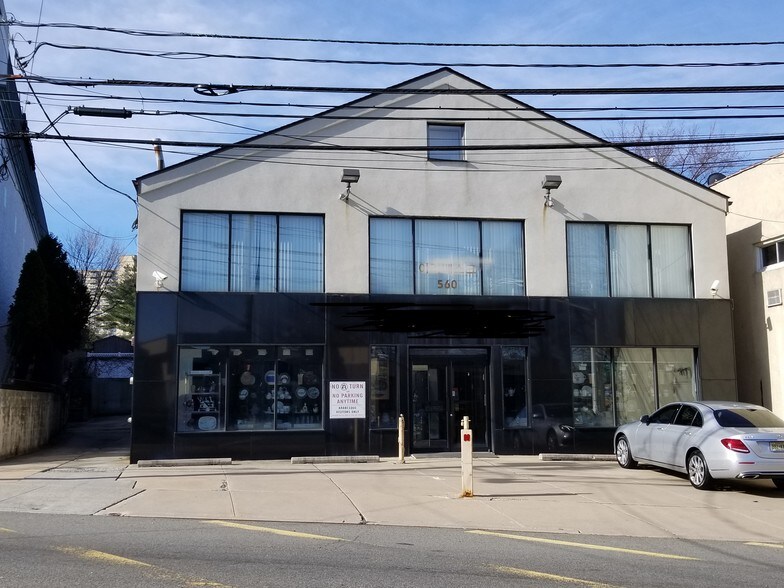 560 Main St, Fort Lee, NJ à vendre - Photo du bâtiment - Image 2 de 49