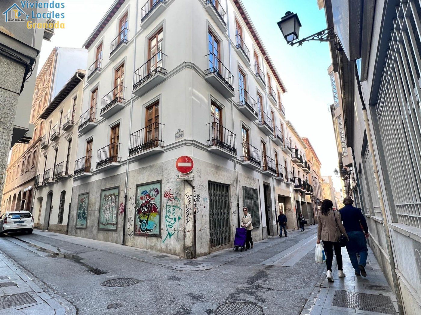Retail in Granada for lease Building Photo- Image 1 of 9
