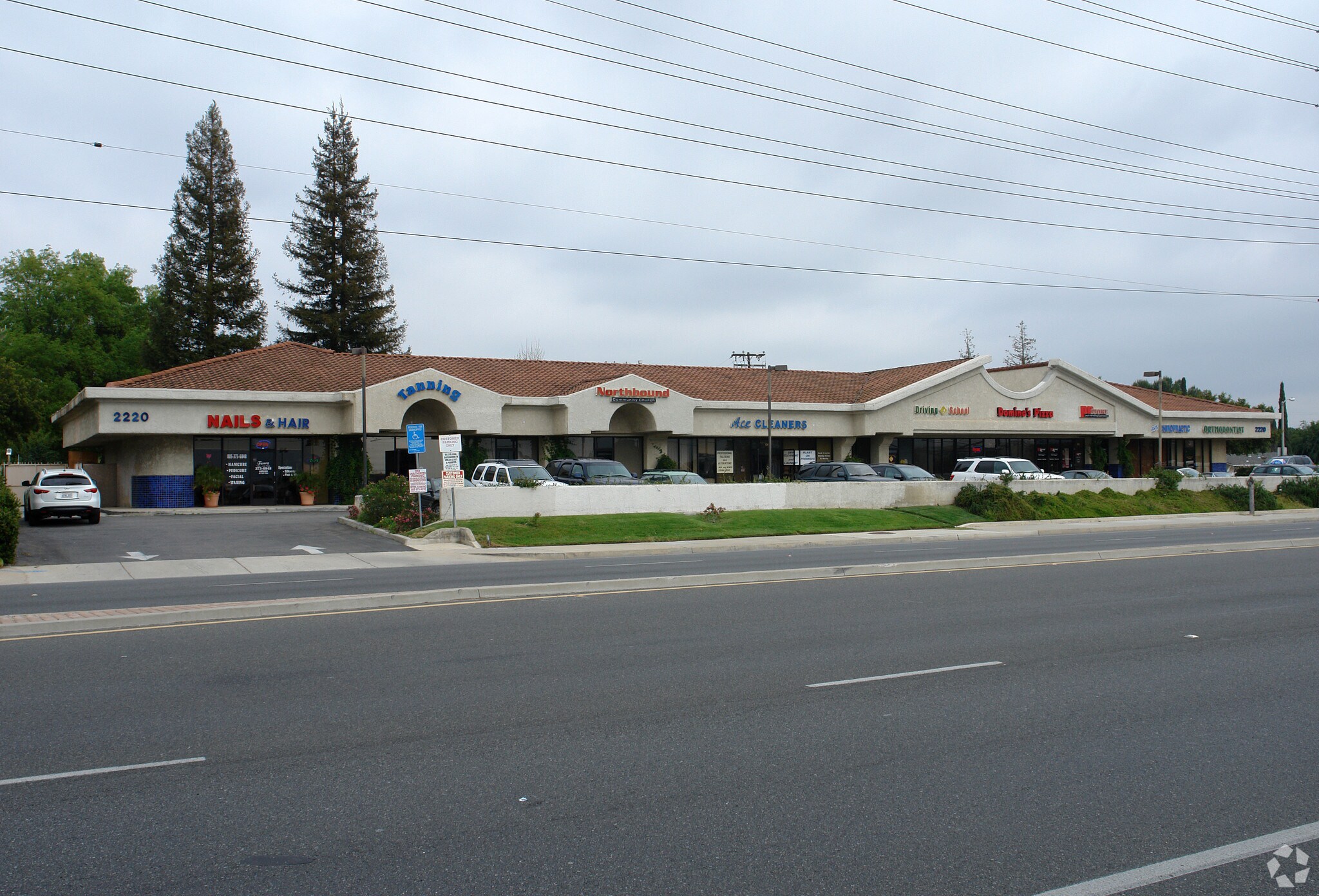 2220 N Moorpark Rd, Thousand Oaks, CA à louer Photo principale- Image 1 de 7