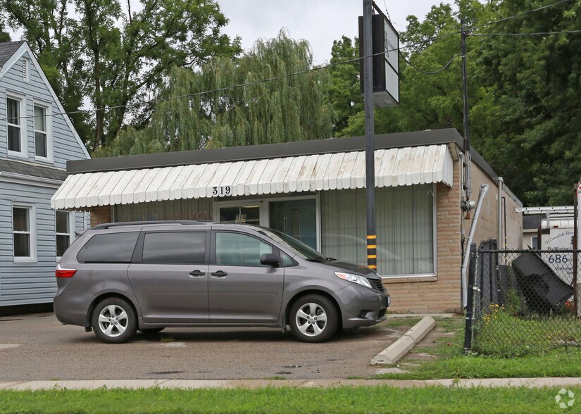 319 Springbank Dr, London, ON à vendre - Photo du bâtiment - Image 2 de 2