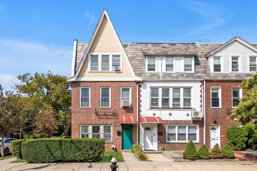 9701 69th Ave, Forest Hills, NY for sale - Building Photo - Image 1 of 37