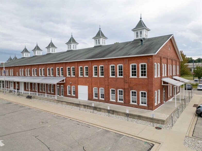 322 Broadway St, Mount Pleasant, MI à vendre - Photo du bâtiment - Image 2 de 24