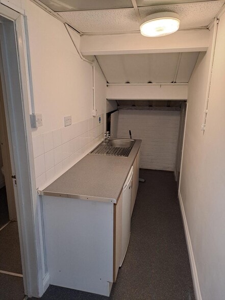 2 Brownfields Court, Welwyn Garden City for lease - Building Photo - Image 3 of 9