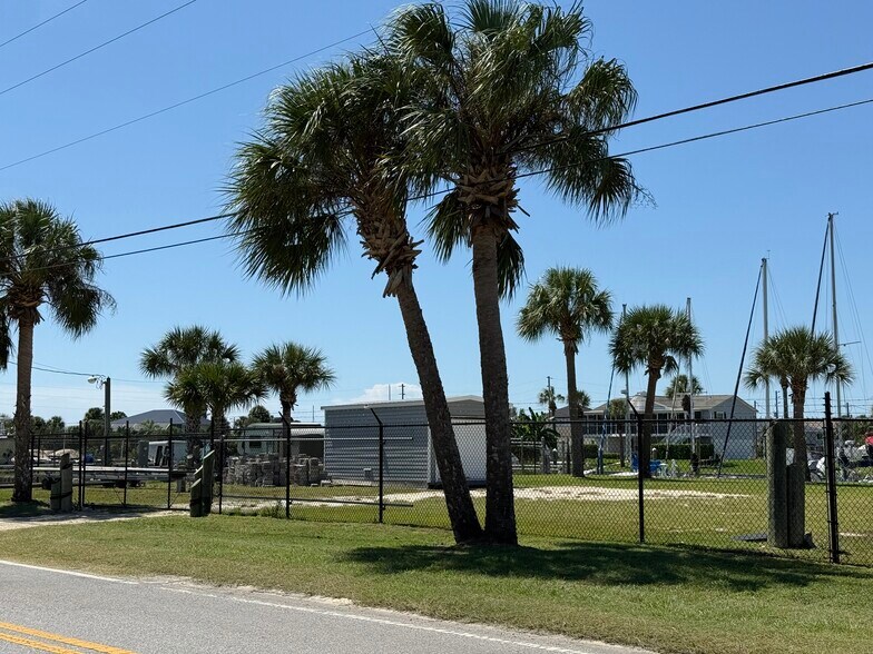 4387 Calienta St, Hernando Beach, FL à vendre - Photo du bâtiment - Image 3 de 12