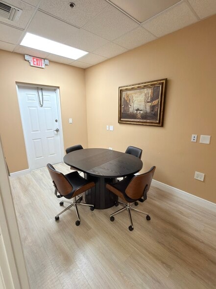 10189 Cleary Blvd, Plantation, FL for lease - Building Photo - Image 3 of 8
