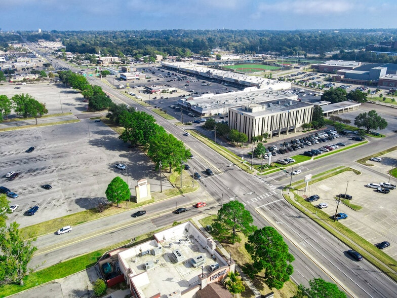 100 Independence Pl, Tyler, TX for lease - Building Photo - Image 3 of 6