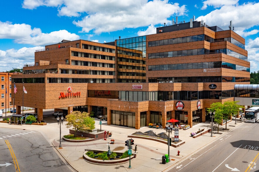 333 Albert St, East Lansing, MI for lease - Primary Photo - Image 1 of 6