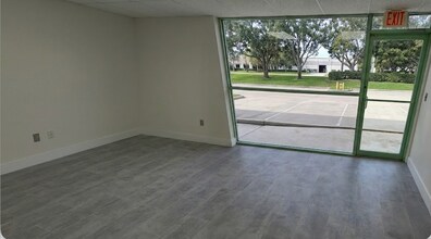 21113 Johnson St, Pembroke Pines, FL à louer Photo intérieure- Image 1 de 4