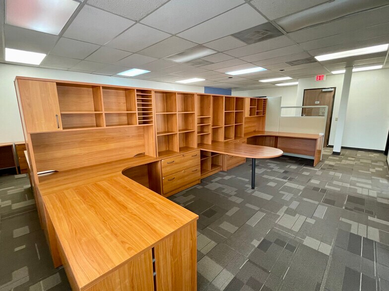 430 Silver Spur Rd, Rancho Palos Verdes, CA à louer - Photo du bâtiment - Image 3 de 17