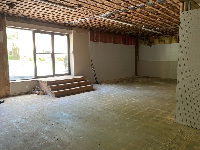 7448 Springfield Ave, Sykesville, MD for lease - Interior Photo - Image 2 of 21