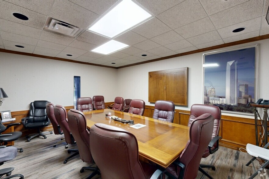 Service Campus | 25,286 SF | 5 Bldg portefeuille de 5 propriétés à vendre sur LoopNet.ca - Numérisation 3D de Matterport - Image 3 de 33