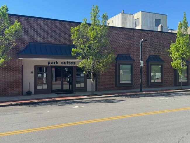 Plus de détails pour 115-125 E Park St, Olathe, KS - Bureau à vendre