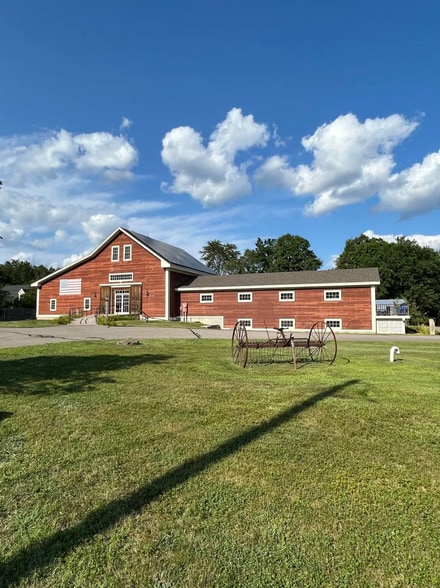 244 Amesbury Rd, Kensington, NH for lease - Building Photo - Image 2 of 12