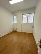 Retail in Barcelona, Barcelona for lease Interior Photo- Image 2 of 3