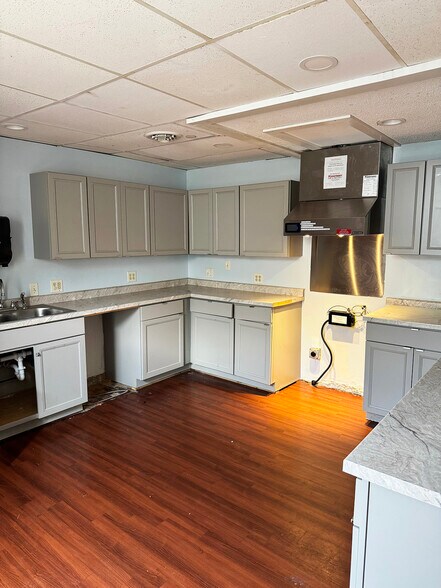 221 N Washington St, Marion, IN à vendre - Photo intérieure - Image 3 de 4