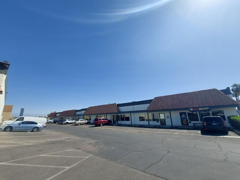 5067-5085 Arville St, Las Vegas, NV à louer - Photo du bâtiment - Image 3 de 10