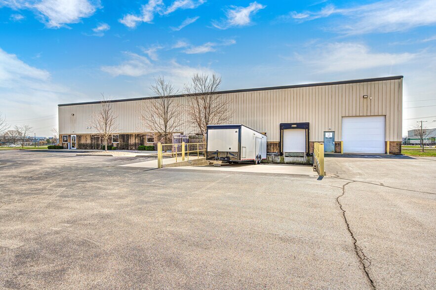 1400 Commerce Pkwy portefeuille de 3 propriétés à vendre sur LoopNet.ca - Photo du bâtiment - Image 3 de 6