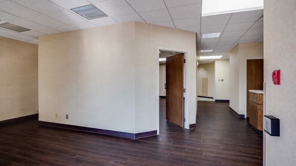 2716 Commerce St, Wichita Falls, TX à vendre - Vidéo sur l’inscription commerciale - Image 2 de 65