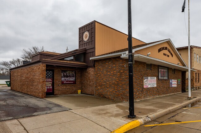 Plus de détails pour 145 W Franklin St, Wells, MN - Commerce de détail à vendre