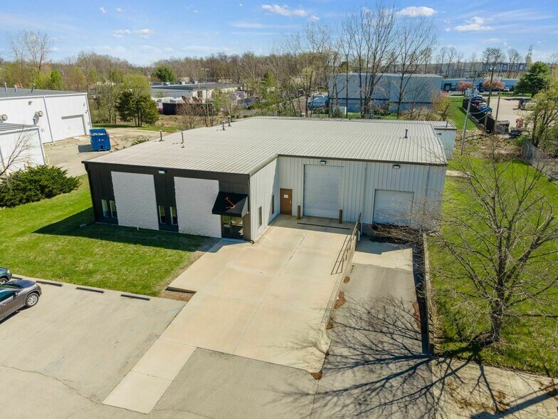 15402 Stony Creek Way, Noblesville, IN à vendre - Photo du bâtiment - Image 3 de 23