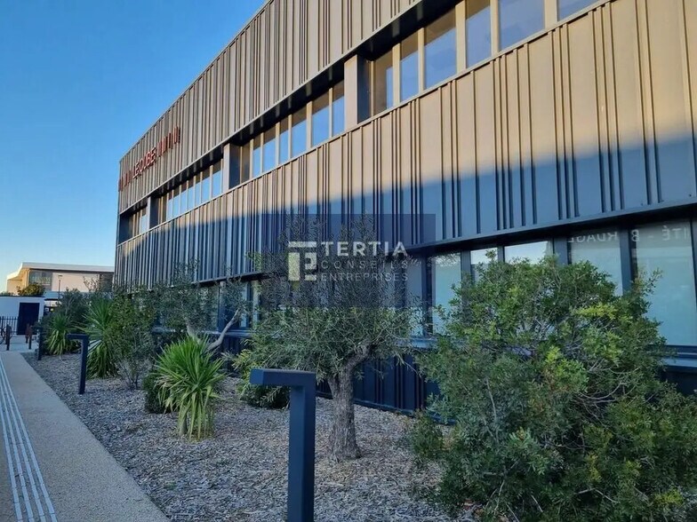 Office in Mauguio for lease - Building Photo - Image 1 of 9