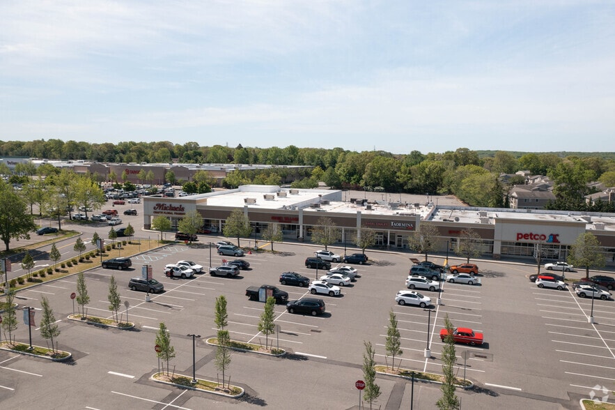 6500-6566 Jericho Turnpike, Commack, NY for lease - Building Photo - Image 3 of 6